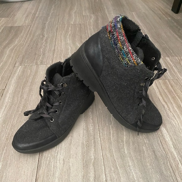 BZEES Women's Heathered Black Lace Up Brooklyn Wedge Hiking Winter Boots Sz 11 M - Picture 1 of 8